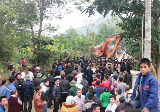 [-]Ninh[-]Bình:[-]Dân[-]bức[-]xúc[-]chặn[-]xe[-]không[-]cho[-]vào[-]bãi[-]rác[-]gây[-]ô[-]nhiễm